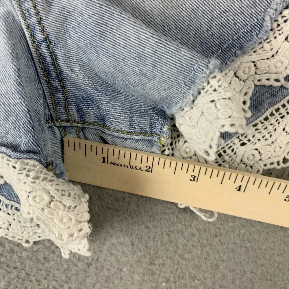 Free People Shorts 26 Denim Crochet Lace Trim Daisy Dukes Y2K Boho Fairy Grunge‎